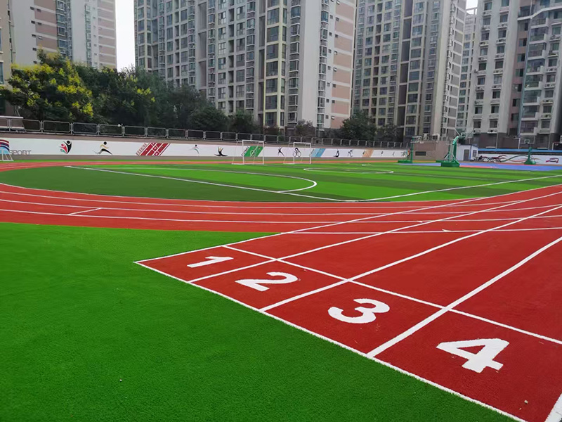 全塑型跑道和预制型跑道区别